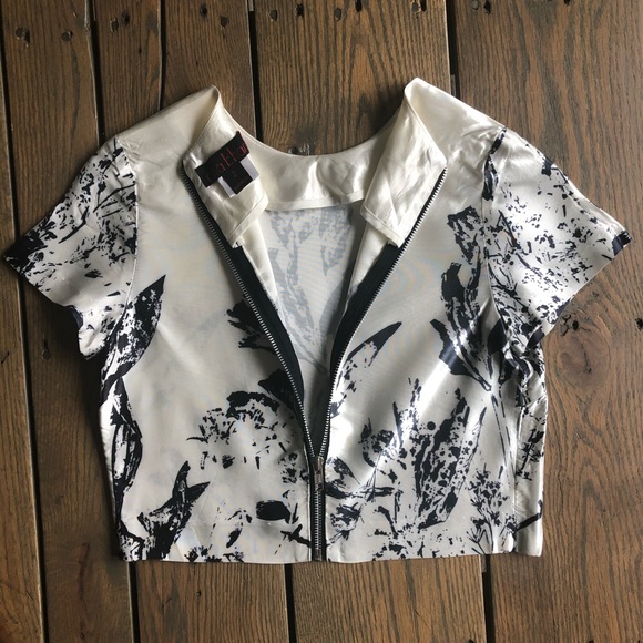 Nah Khanh - Ava top - Size 2 - Picture 10 of 16
